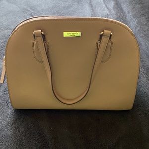 Kate spade dome satchel crossbody bag in EUC ❤️